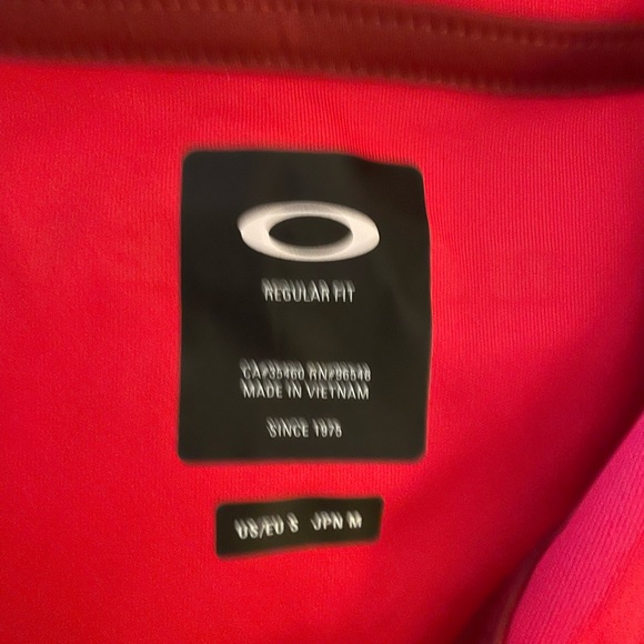 Oakley Can’t Miss Red - Picture 2 of 4